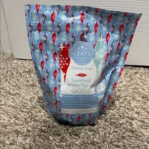Scentsy Swirling Snowflakes Bath Soak - Red, Blue, White